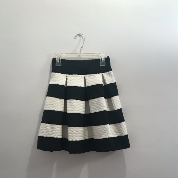 Black & White Bubble skirt! - Picture 3 of 6